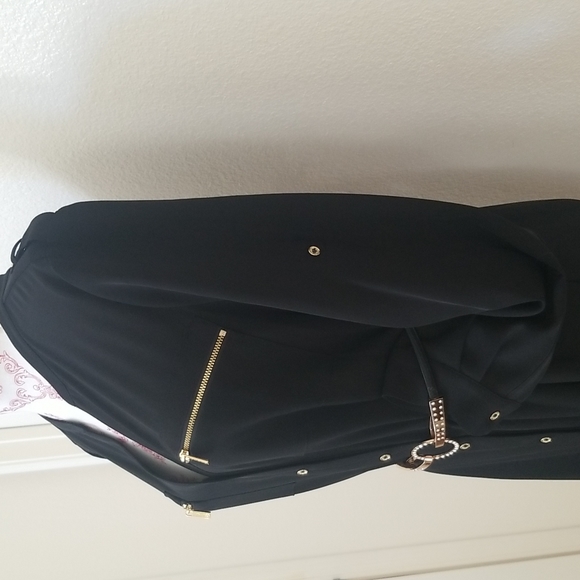 Calvin Klein - Picture 4 of 9